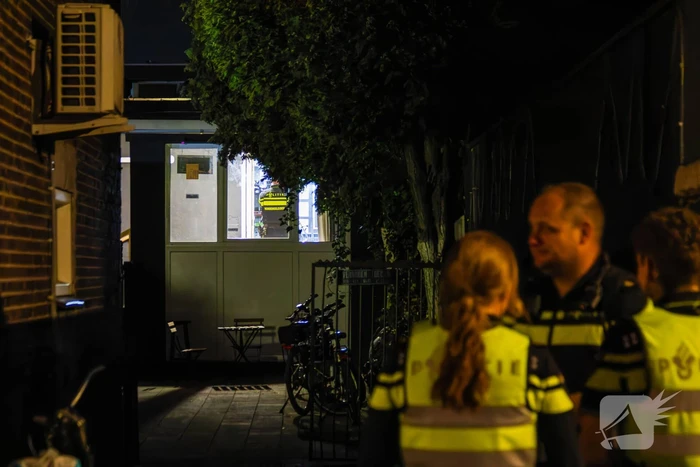Arrestatieteam voert inval uit bij café