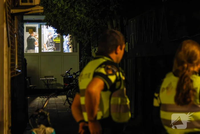 Arrestatieteam voert inval uit bij café
