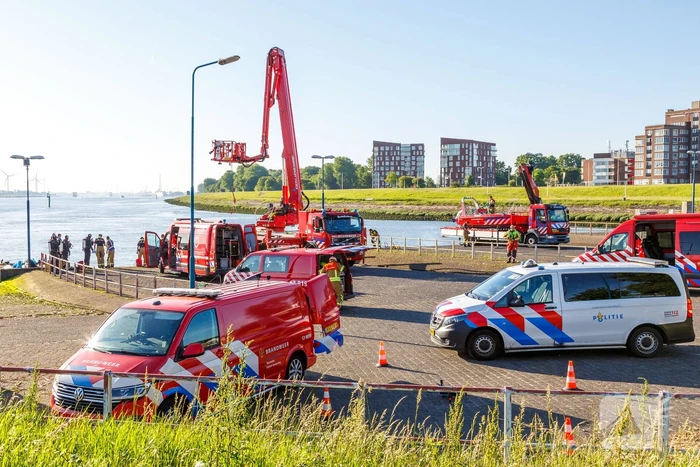 Hulpdiensten zoeken naar visser