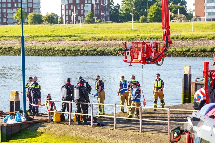 Hulpdiensten zoeken naar visser
