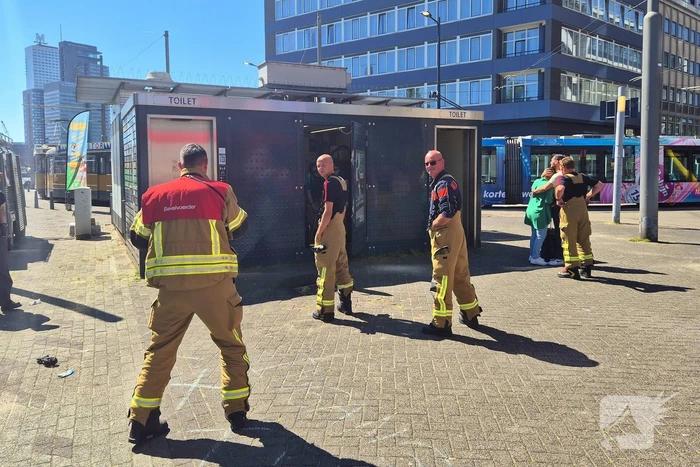 Vrouw opgesloten in openbaar toilet, brandweer bevrijdt haar