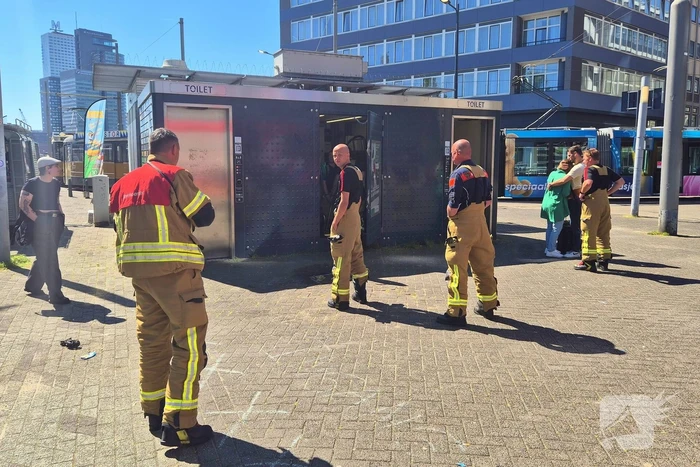 Vrouw opgesloten in openbaar toilet, brandweer bevrijdt haar