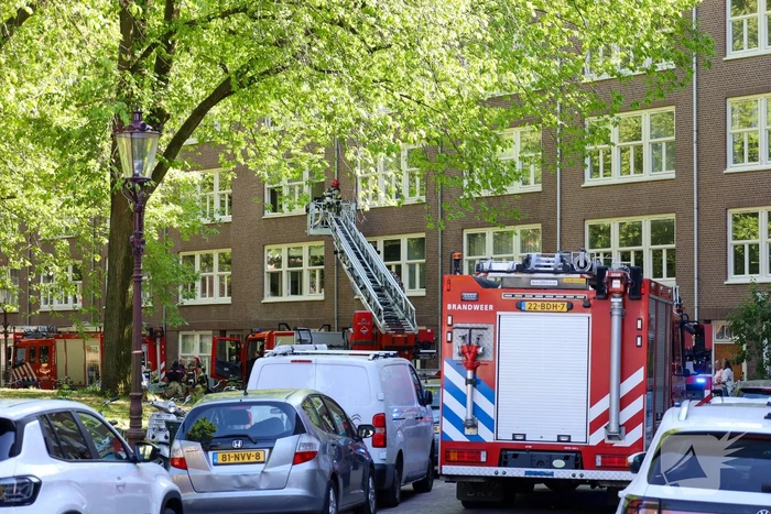 Grote brand in portiekwoning