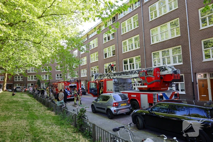 Grote brand in portiekwoning