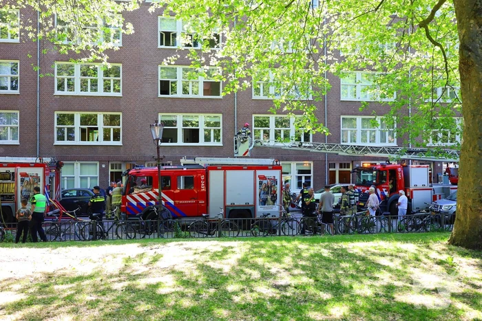 Grote brand in portiekwoning