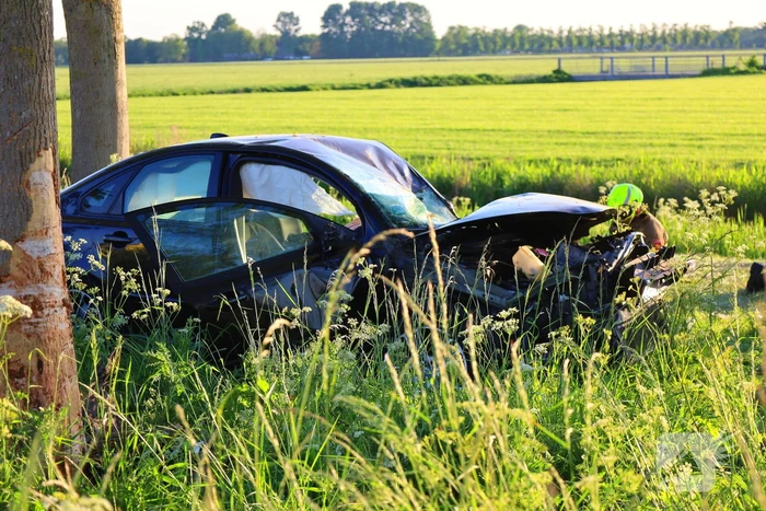 Ernstig ongeval tussen twee auto's op snelweg