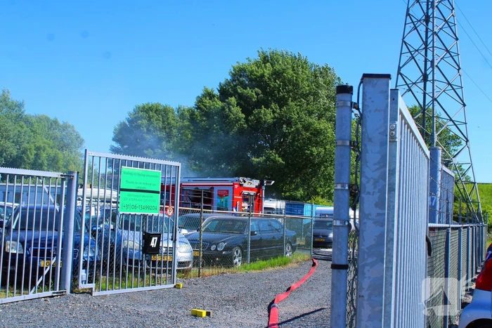 Brand in loods zorgt voor flinke rookontwikkeling