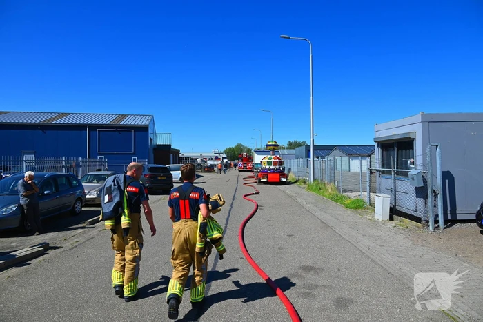 Brand in loods zorgt voor flinke rookontwikkeling