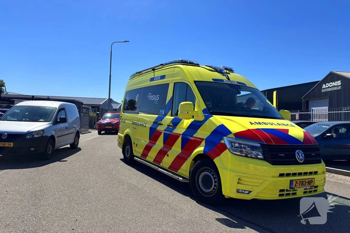 Brand in loods zorgt voor flinke rookontwikkeling