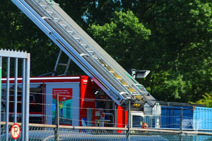Brand in loods zorgt voor flinke rookontwikkeling
