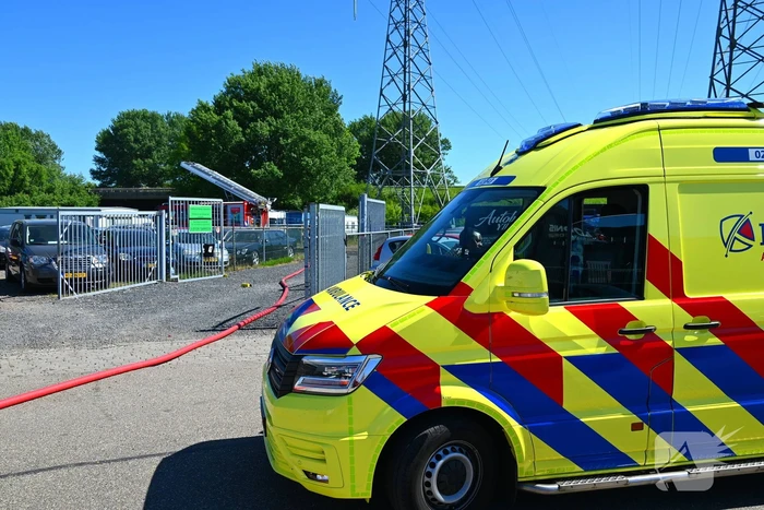 Brand in loods zorgt voor flinke rookontwikkeling