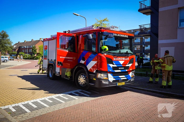 Buitenbrand zorgt voor brandlucht in woning