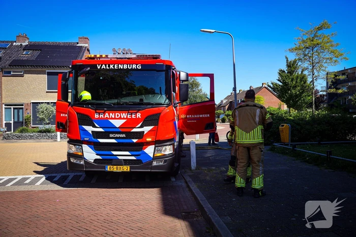 Buitenbrand zorgt voor brandlucht in woning