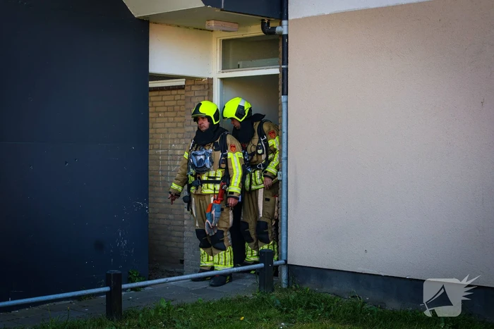 Buitenbrand zorgt voor brandlucht in woning