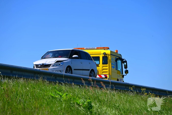 Kop-staartbotsing in staart file eerdere aanrijding