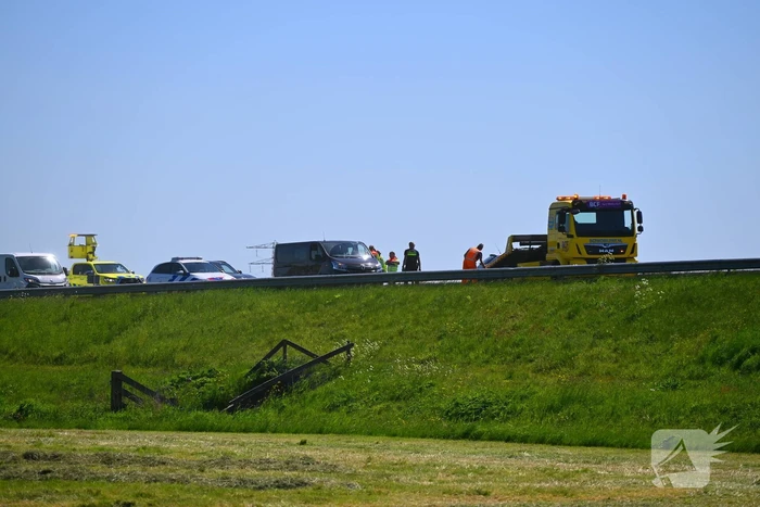 Kop-staartbotsing in staart file eerdere aanrijding