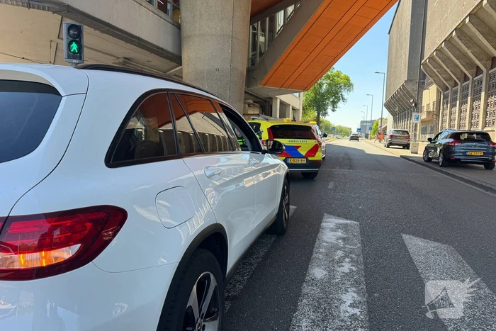 Fietser aangereden door auto
