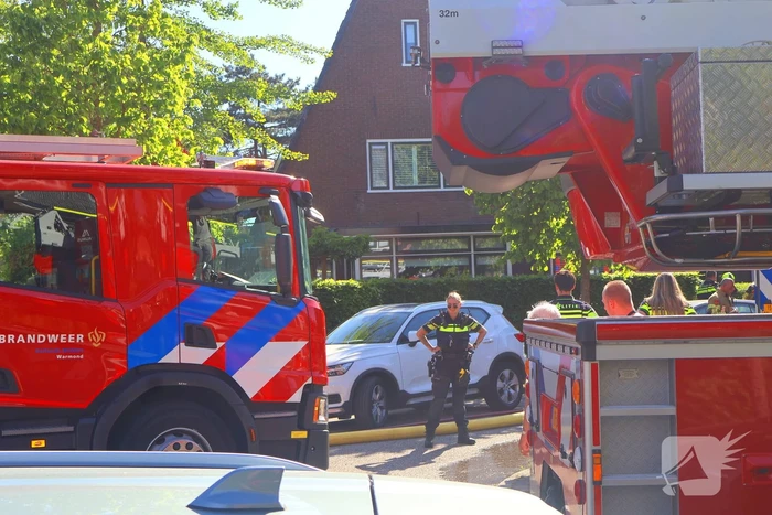 Forse rookontwikkeling zichtbaar bij gebouwbrand