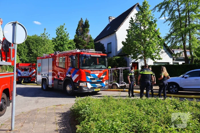 Forse rookontwikkeling zichtbaar bij gebouwbrand