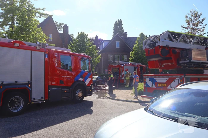Forse rookontwikkeling zichtbaar bij gebouwbrand