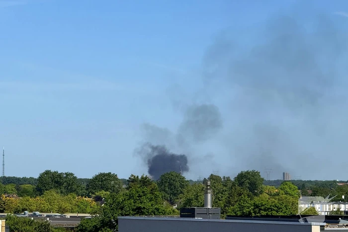 Forse rookontwikkeling zichtbaar bij gebouwbrand