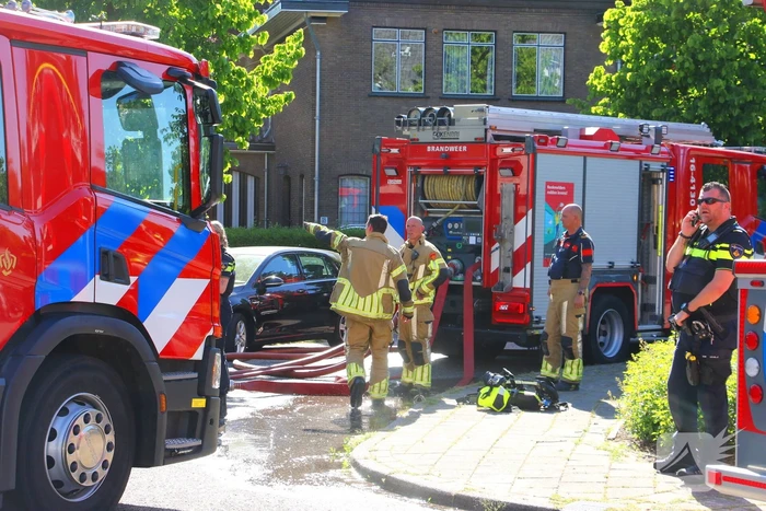 Forse rookontwikkeling zichtbaar bij gebouwbrand