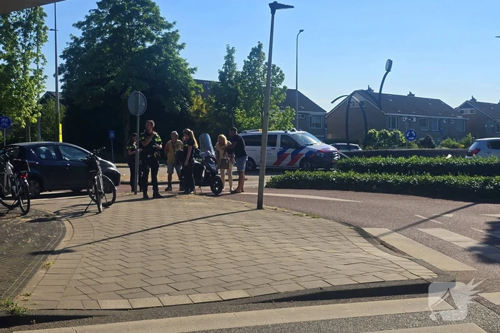 Scooterrijder aangereden op beruchte rotonde