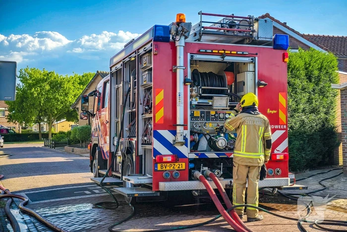 Brand in bijgebouw veroorzaakt rookontwikkeling