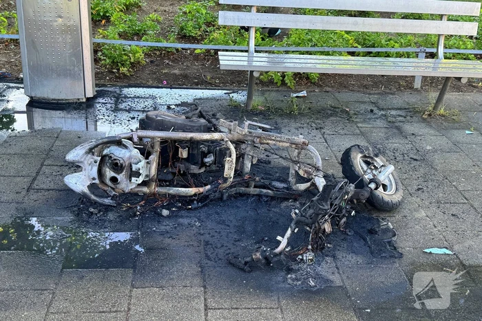 Brandweer ingezet voor brandende scooter