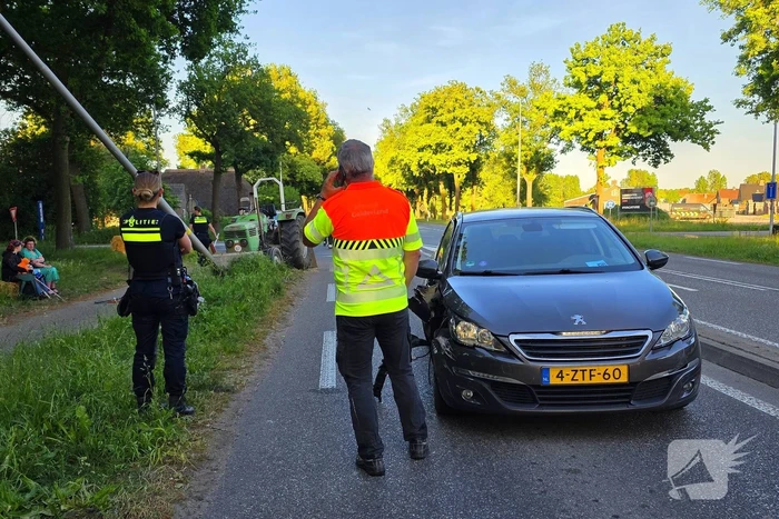 Ongeval met tractor en personenauto