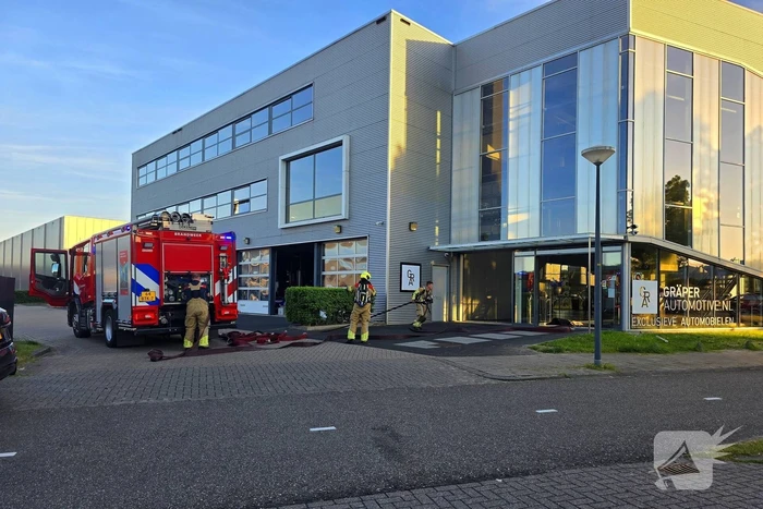 Brandweer ingezet voor brand in autogarage