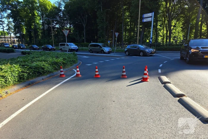Ongeval tussen fietser en automobilist op rotonde