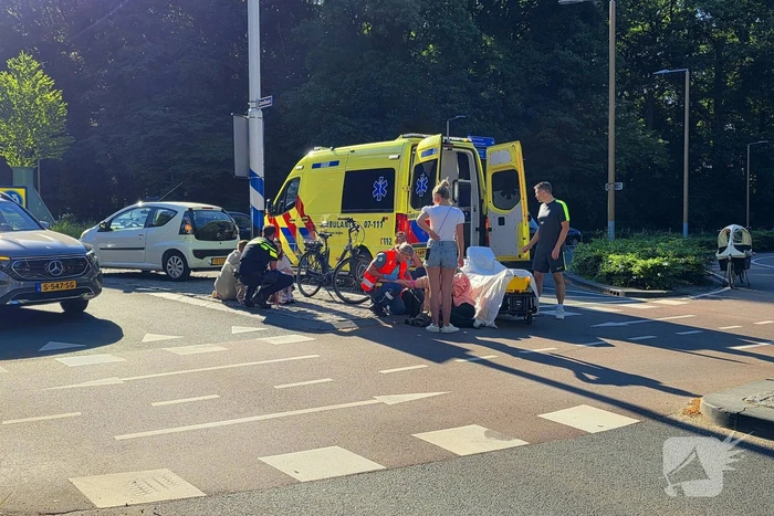 Ongeval tussen fietser en automobilist op rotonde