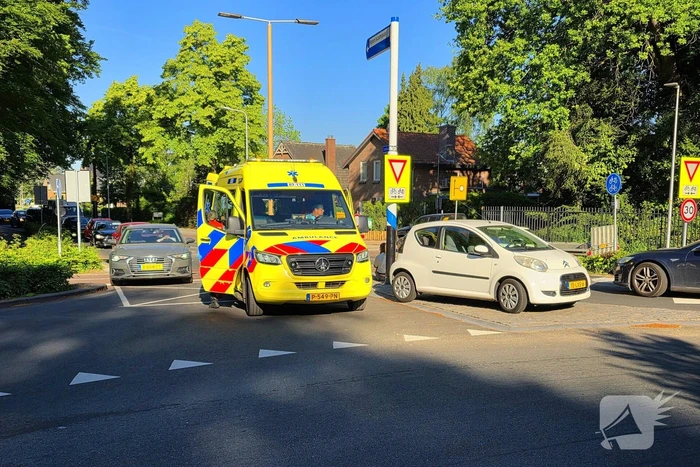 Ongeval tussen fietser en automobilist op rotonde