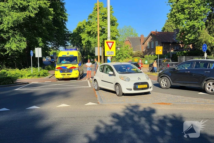 Ongeval tussen fietser en automobilist op rotonde
