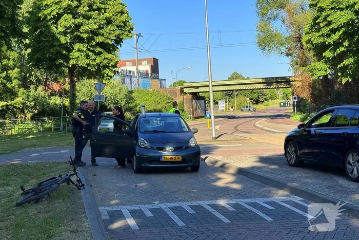 Fietser geschept op oversteekplaats