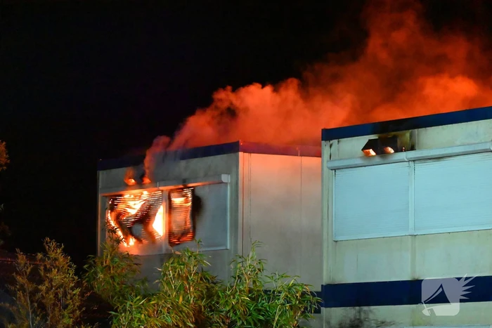 Brand in tijdelijke units zorgt voor rookoverlast