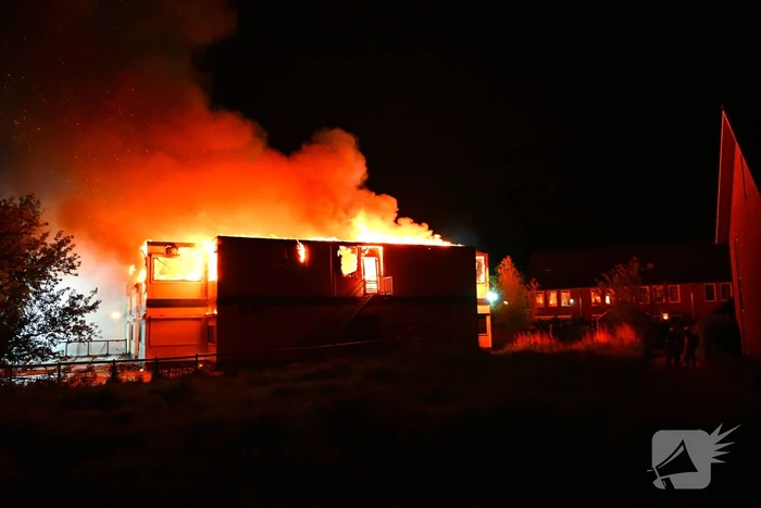 Brand in tijdelijke units zorgt voor rookoverlast