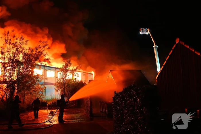 Brand in tijdelijke units zorgt voor rookoverlast
