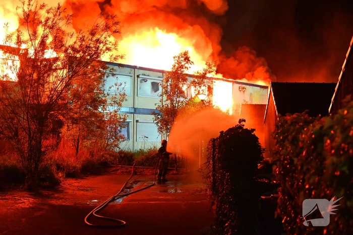 Brand in tijdelijke units zorgt voor rookoverlast