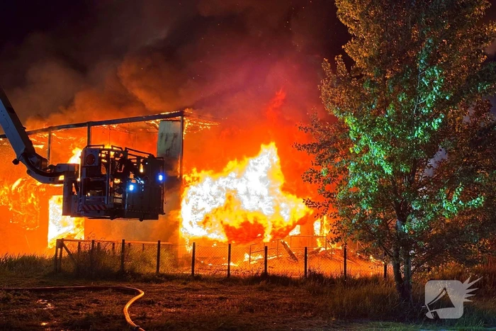 Brand in tijdelijke units zorgt voor rookoverlast