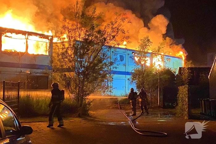 Brand in tijdelijke units zorgt voor rookoverlast