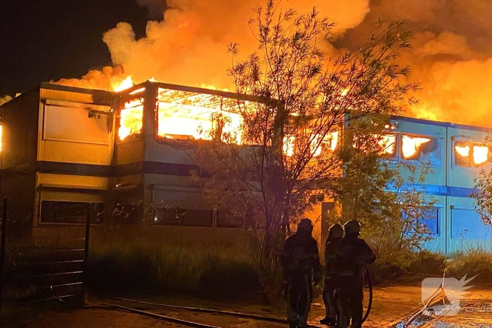 Brand in tijdelijke units zorgt voor rookoverlast