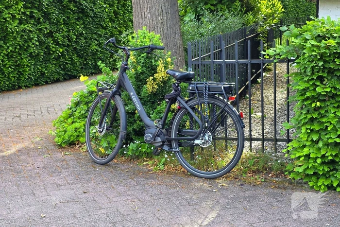 Ongeval tussen auto en fiets leidt tot ziekenhuisopname