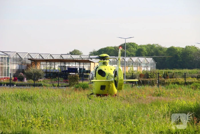 Weg afgesloten na aanrijding tussen motorrijder en aanhanger