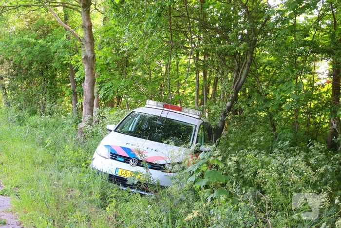 Weg afgesloten na aanrijding tussen motorrijder en aanhanger