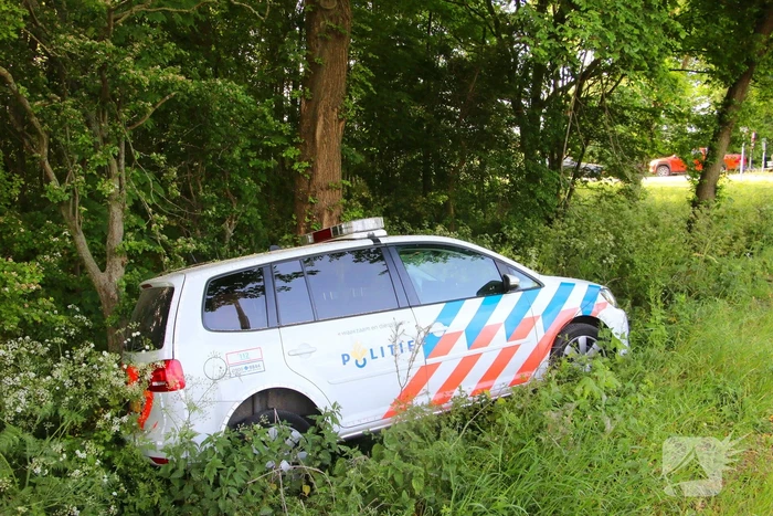 Weg afgesloten na aanrijding tussen motorrijder en aanhanger
