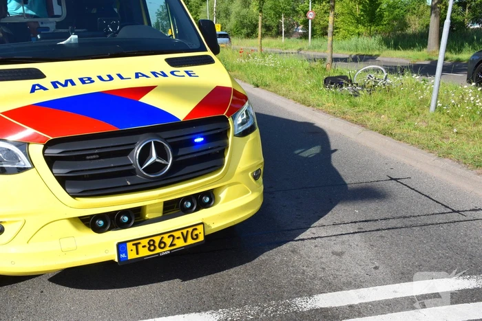 Zwaargewonde fietser na aanrijding