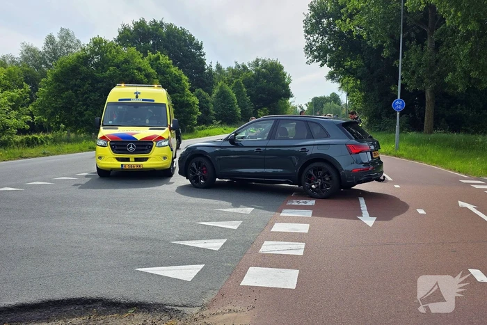 Ongeval tussen auto en fietser zorgt voor medische hulp