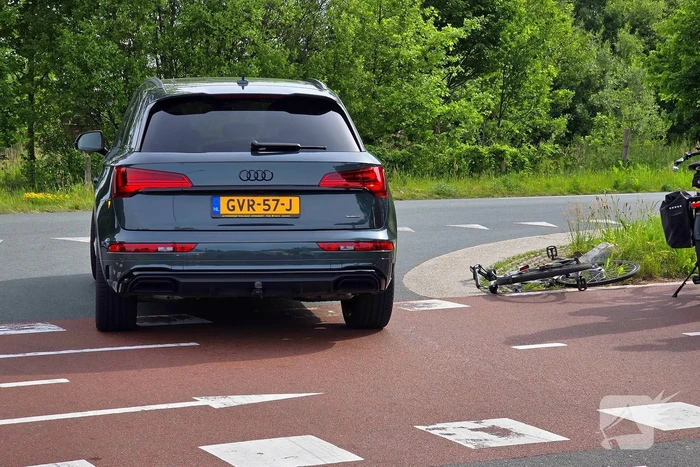 Ongeval tussen auto en fietser zorgt voor medische hulp